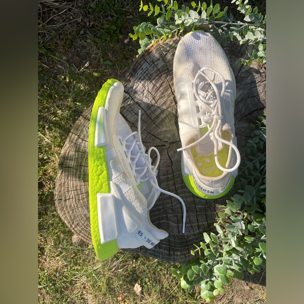 Men’s NMD_R1 V2 Adidas Shoes